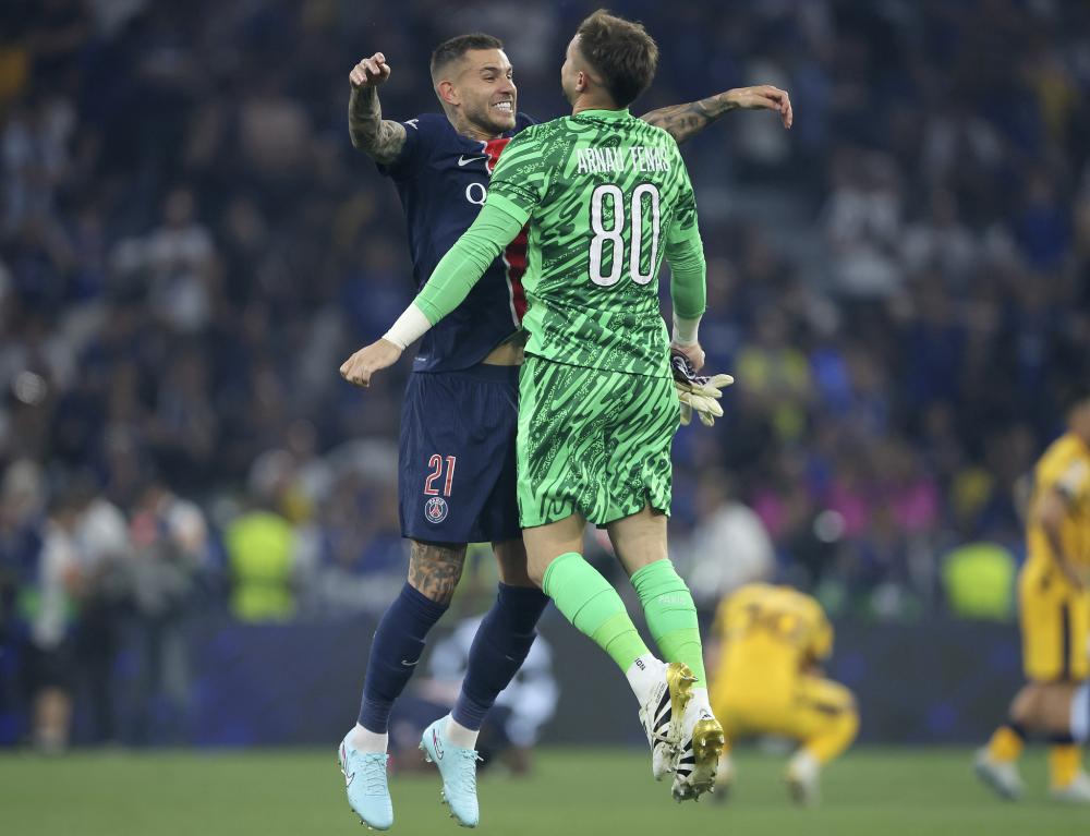 雷迪克：湖人目前首要任务是保护詹姆斯，而不是让他凑场次评奖